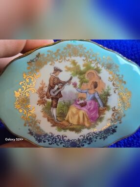 Vintage Boite A Bijoux En Porcelaine De Limoges De France.
